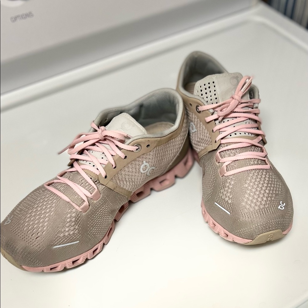 OnCloud size 7.5 womens